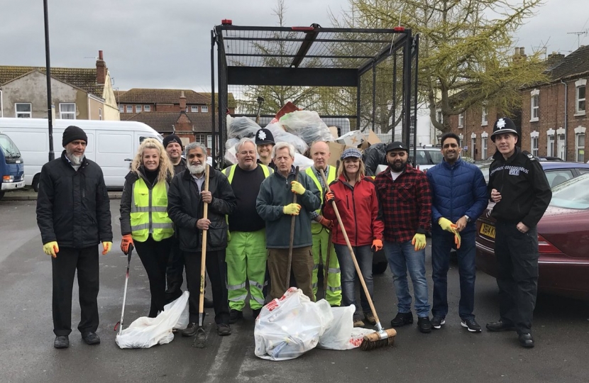 Litter pick in Barton, Glos 