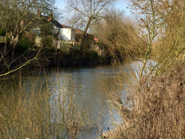 Rising levels of River Severn by Alney Island in 2017: already higher today